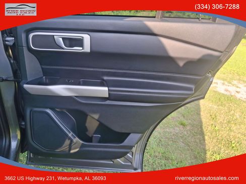 Used 2021 Ford Explorer XLT w/ Class III Trailer Tow Package AWD/4WD image 13