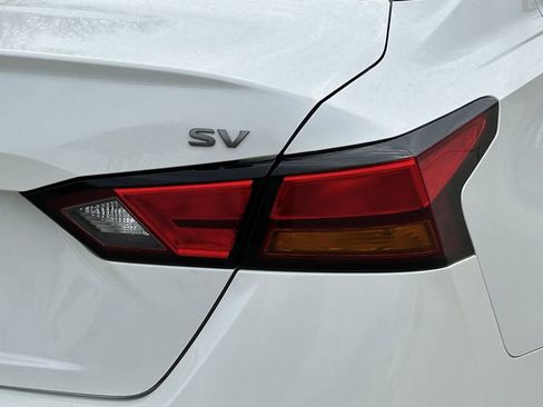 Used 2024 Nissan Altima 2.5 SV image 8