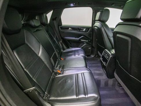 Used 2019 Porsche Cayenne S w/ Premium Plus Package image 26