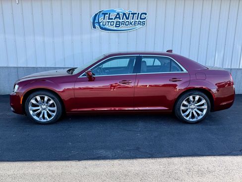 Used 2019 Chrysler 300 Touring w/ Quick Order Package 2EF image 3