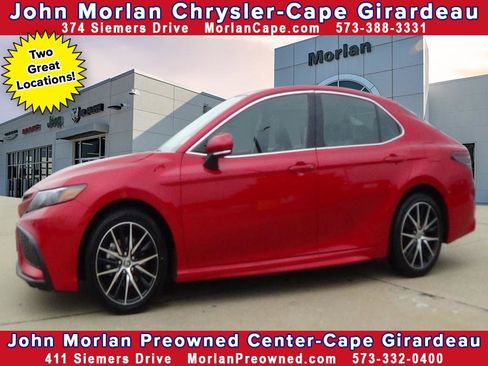 Used 2024 Toyota Camry SE image 1