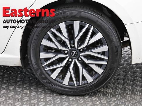 Used 2025 Nissan Altima 2.5 SV FWD image 33