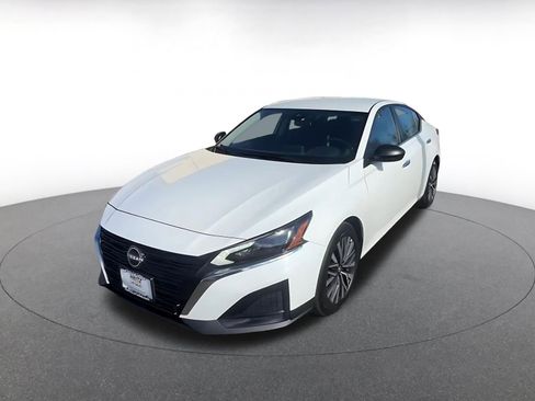 Used 2025 Nissan Altima 2.5 SV image 7