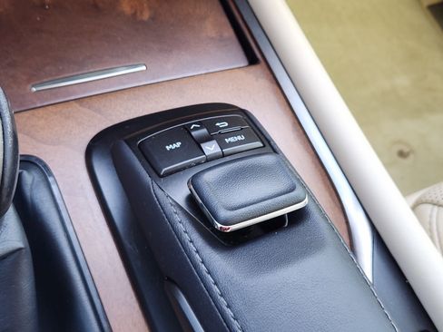 Used 2018 Lexus LX 570 4WD w/ Luxury Package image 18