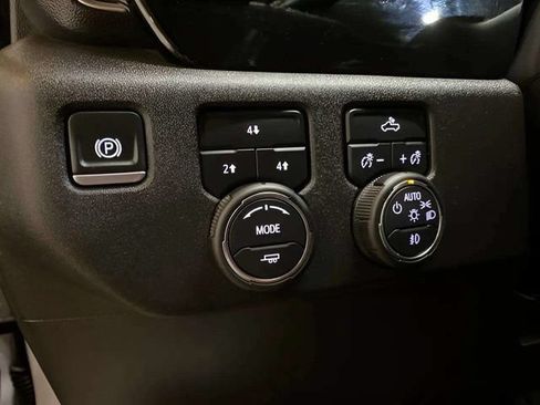 Used 2025 Chevrolet Silverado 2500 LT AWD/4WD image 28