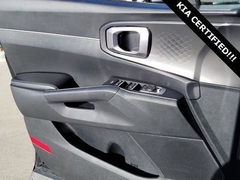 Used 2023 Kia Sorento LX image 7