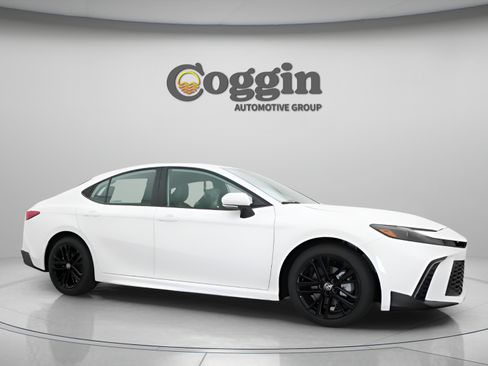 Used 2026 Toyota Camry SE w/ Multimedia Upgrade Package FWD image 28