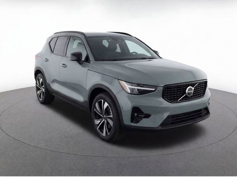 Used 2024 Volvo XC40 B5 Plus w/ Protection Package Premier AWD/4WD image 2