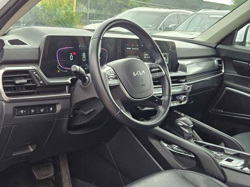 Certified 2025 Kia Telluride S image 2