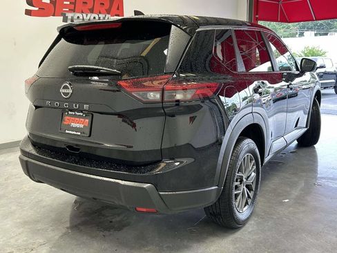 Used 2026 Nissan Rogue SV FWD image 3