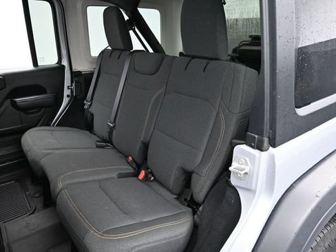 Used 2024 Jeep Wrangler Unlimited Rubicon AWD/4WD image 29