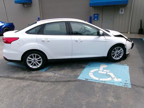 Used 2018 Ford Focus SE FWD image 1
