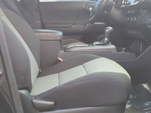 Used 2021 Toyota Tacoma TRD Sport image 19