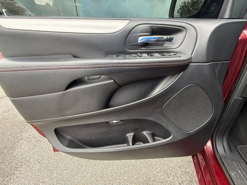 Used 2017 Dodge Grand Caravan GT FWD image 14