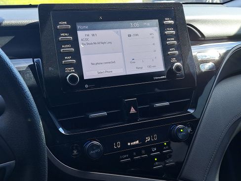 Used 2022 Toyota Camry LE image 23