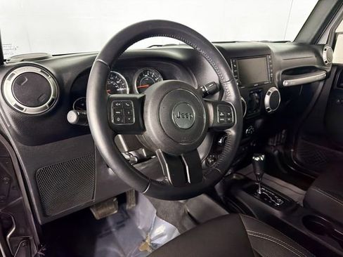 Used 2018 Jeep Wrangler Unlimited Sahara w/ Dual Top Group AWD/4WD image 9