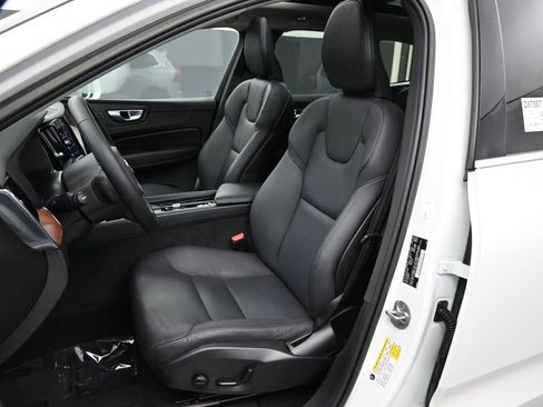 Used 2023 Volvo XC60 B5 Plus FWD image 13