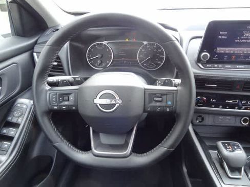 Used 2025 Nissan Rogue SV FWD image 12