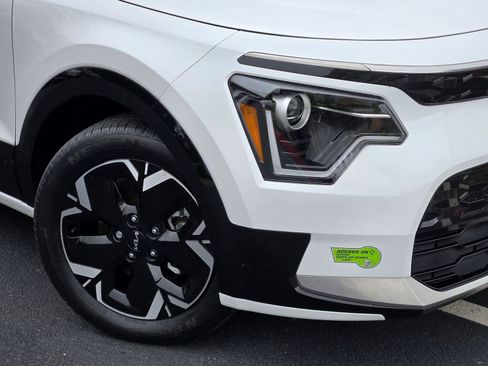 Certified 2023 Kia Niro Wind FWD image 3
