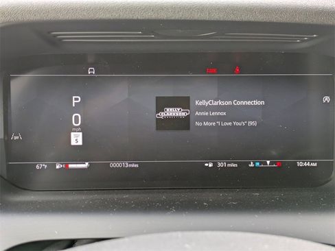 New 2025 Land Rover Discovery Sport Dynamic SE image 32