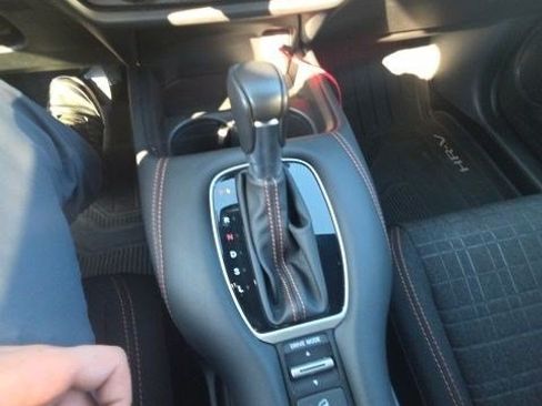 Used 2025 Honda HR-V Sport image 15