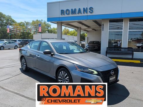 Used 2024 Nissan Altima 2.5 SV FWD image 1