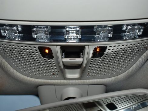 Used 2018 Mercedes-Benz C 300 4MATIC Sedan w/ Premium Package image 35