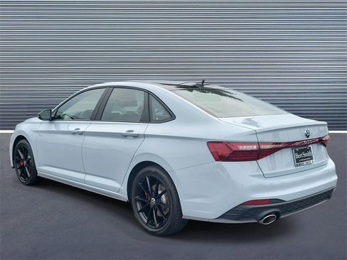 Used 2025 Volkswagen Jetta GLI Autobahn w/ GLI Black Package image 4