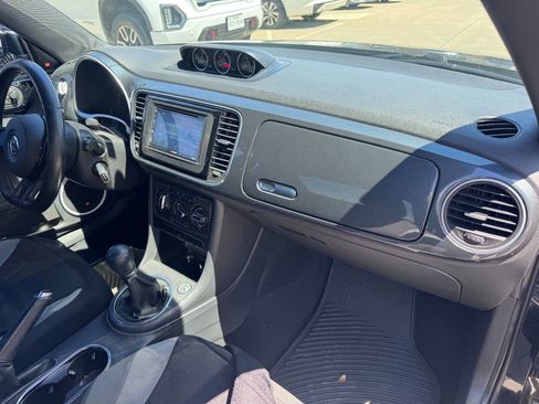 Used 2012 Volkswagen Beetle 2.0T image 5