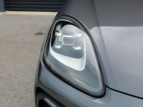 Certified 2023 Porsche Cayenne AWD/4WD image 15