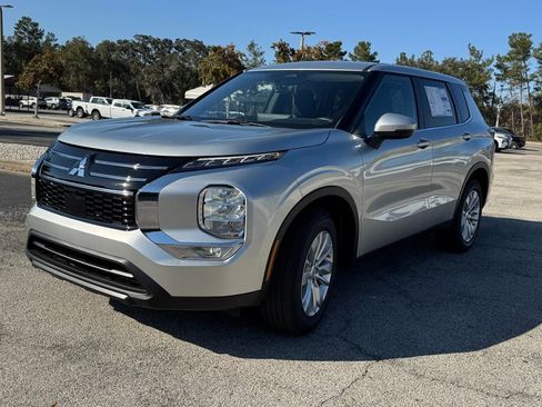 New 2026 Mitsubishi Outlander ES image 3