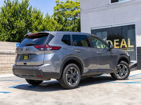 Used 2024 Nissan Rogue SV AWD/4WD image 13