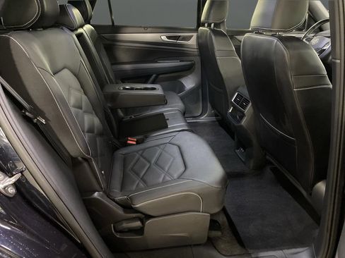 Used 2024 Volkswagen Atlas Cross Sport SE w/ Black Wheel Package image 32