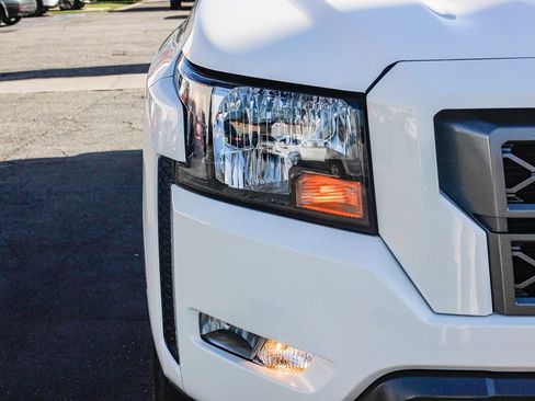 Certified 2022 Nissan Frontier SV w/ Technology Package image 5