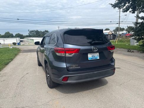 Used 2019 Toyota Highlander LE FWD image 3