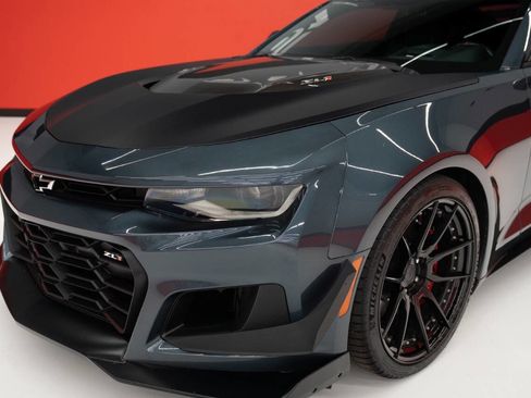 Used 2019 Chevrolet Camaro ZL1 RWD image 4