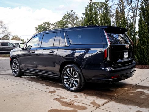 Used 2023 Cadillac Escalade ESV Sport w/ Touring Package image 7