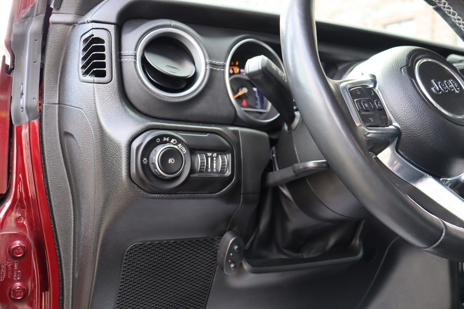 Used 2022 Jeep Wrangler Unlimited Sahara w/ Cold Weather Group AWD/4WD image 22