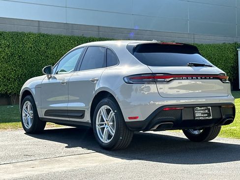 Certified 2025 Porsche Macan image 3