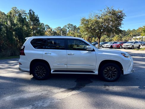 Used 2017 Lexus GX 460 image 33