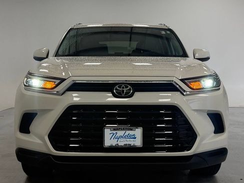 Used 2024 Toyota Grand Highlander XLE image 7