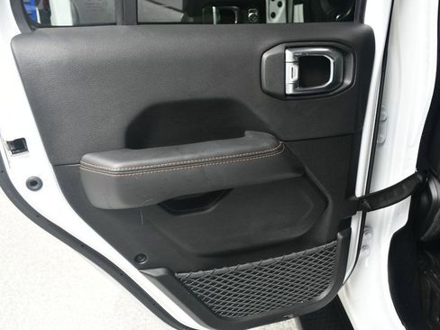 Used 2022 Jeep Wrangler Unlimited Sahara image 23