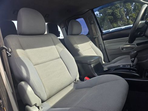 Used 2015 Toyota Tacoma image 16