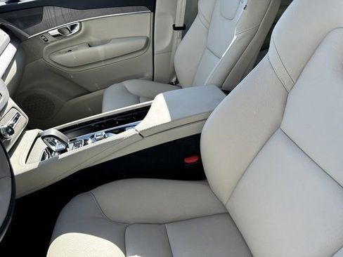New 2025 Volvo XC90 T8 Plus w/ Protection Package Premier AWD/4WD image 17