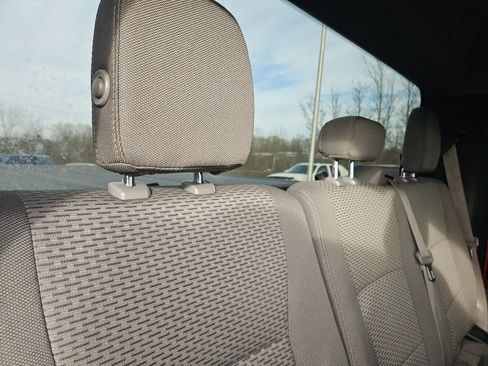 Used 2015 Ford F150 XLT image 12