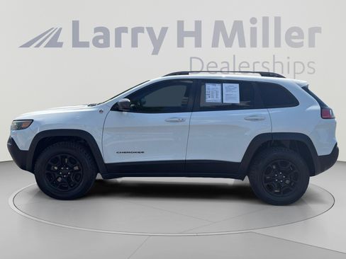 Used 2019 Jeep Cherokee Trailhawk w/ Comfort/Convenience Group AWD/4WD image 2