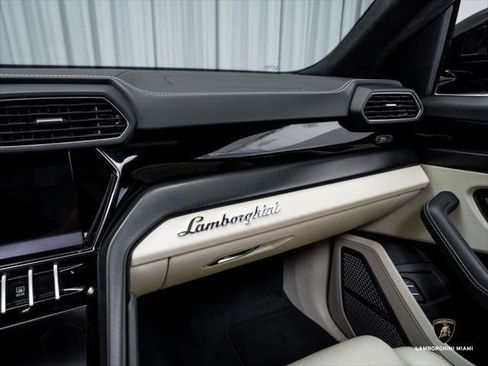 Used 2022 Lamborghini Urus AWD/4WD image 29