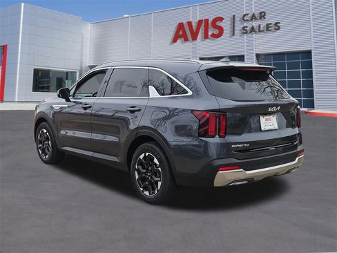 Used 2024 Kia Sorento S image 3