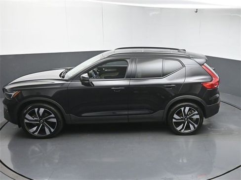 Used 2025 Volvo XC40 B5 Ultra image 46
