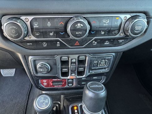 Used 2024 Jeep Gladiator Rubicon image 21